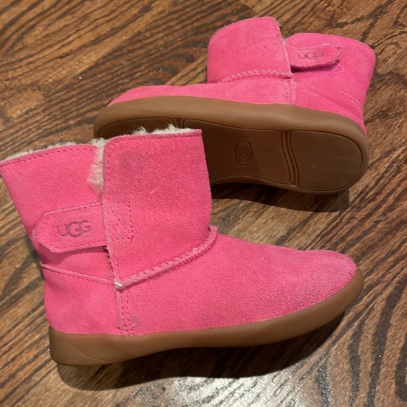 Child’s size 10 UGG Boots Pink - Picture 6 of 6